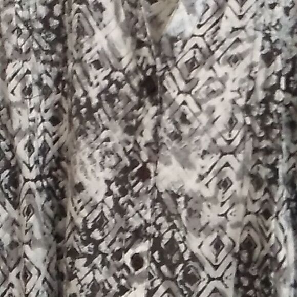 Gloria Vanderbilt button up top - Picture 6 of 14